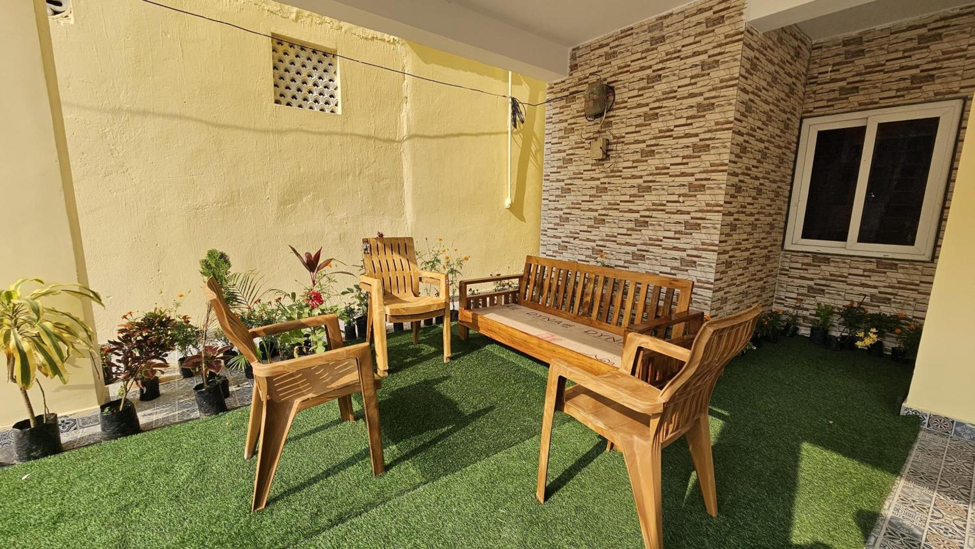 Vensa Homestay Puri Exterior photo